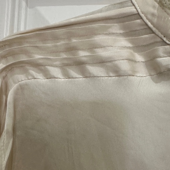 Elegant J Crew Cream Blouse - Picture 3 of 7